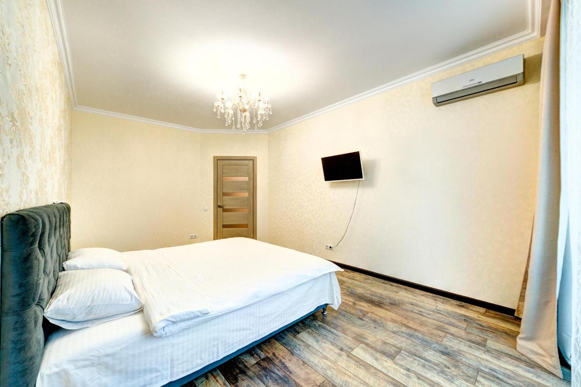 Apartment Voskresenska 18 , Парковые Озера Kyjev Pokoj fotografie