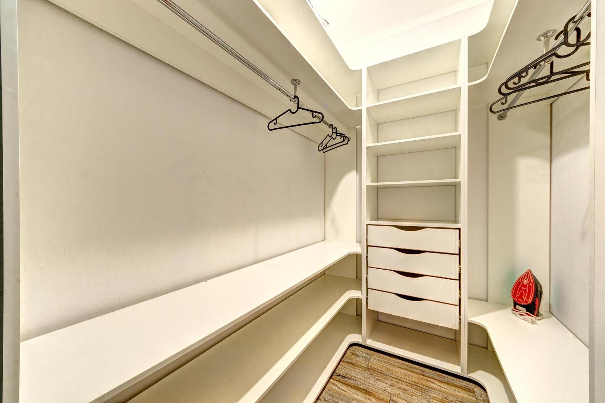 Apartment Voskresenska 18 , Парковые Озера Kyjev Pokoj fotografie