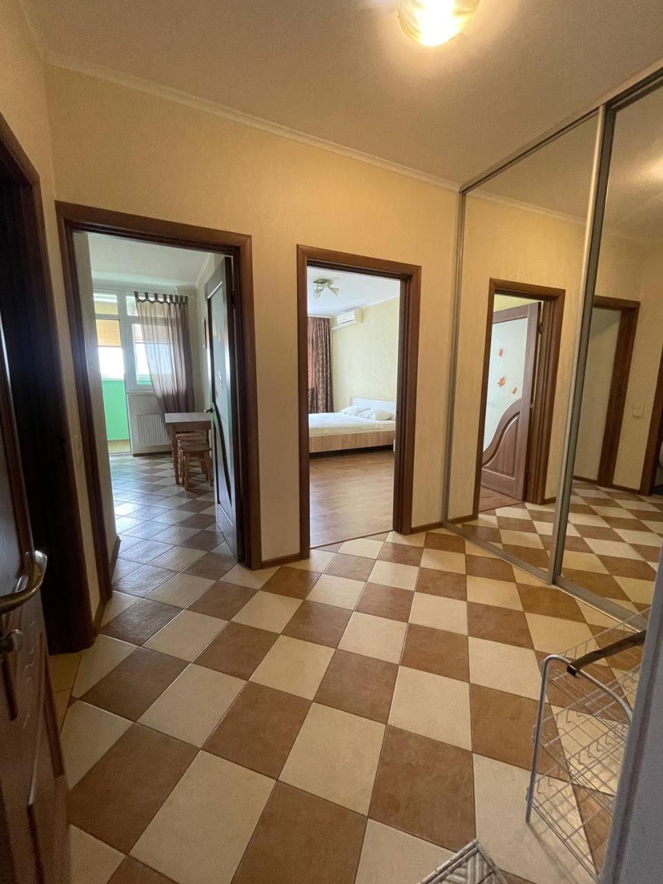 Apartment Voskresenska 18 , Парковые Озера Kyjev Exteriér fotografie